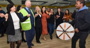 Menemen Belediyesi'nde Halaylı Tis Sevinci