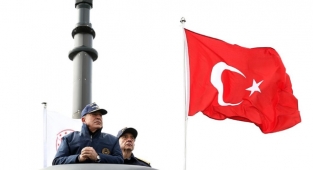 Milli torpido AKYA'nın ilk atışını Bakan Akar yaptı