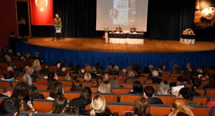 Narlıdere’de Kadın, Siyaset Ve Edebiyat Konuşuldu