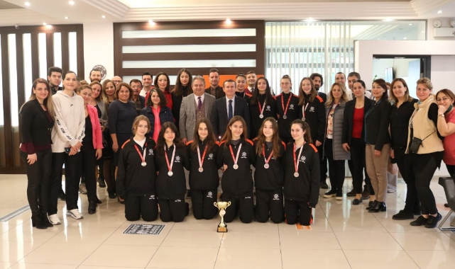 Rota Koleji Voleybol Takımı Türkiye 2.&#039;si