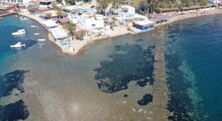 Tavşan Adası'na uzanan tarihi surlar ortaya çıktı