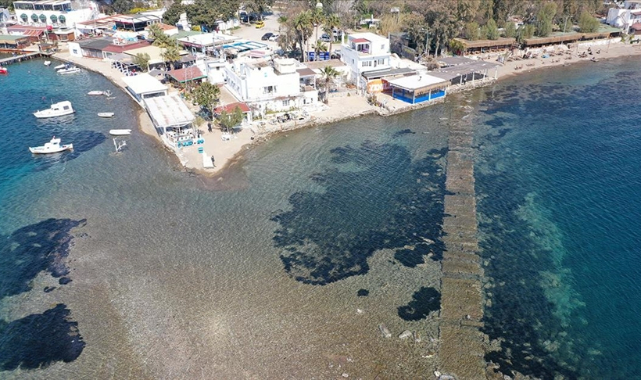 Tavşan Adası'na uzanan tarihi surlar ortaya çıktı