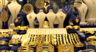 Topladığı altınlarla kaçtığı öne sürülen kuyumcu aranıyor