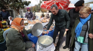 Urla Özbek Bahar ve Ot Bayramı’na katıldı.