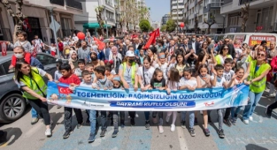 23 Nisan coşkusu İzmir'i sardı