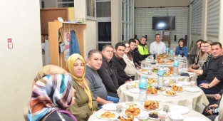 AK Kadınlar Polislerle Sahur Yaptı