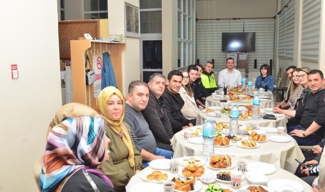 AK Kadınlar Polislerle Sahur Yaptı