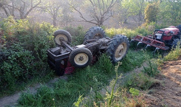 Aydın'da devrilen traktörün sürücüsü öldü