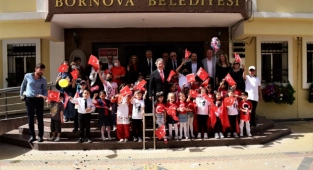 Başkan İduğ, makamı çocuklara teslim etti
