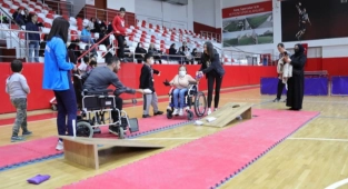 Bayraklı’da 23 Nisan coşkusu sporla başladı!