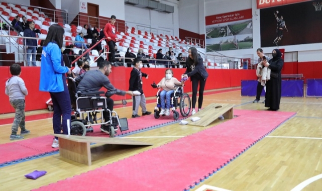 Bayraklı’da 23 Nisan coşkusu sporla başladı!