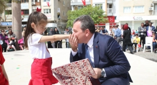 Bergama 23 Nisan'ı coşku ile kutladı