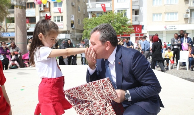 Bergama 23 Nisan'ı coşku ile kutladı