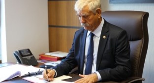 Bergama’da 4 bin çam ağacına ve antik kente bomba!