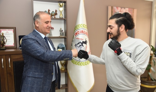 Biyonik kollarıyla hayata tutunan genç, belediyede işbaşı yaptı