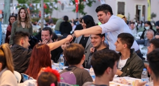 Bucalılar Kadir Gecesi’nde iftarda bir araya geldi