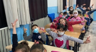 Dedektif gibi çalışarak İngilizceyi öğrendiler