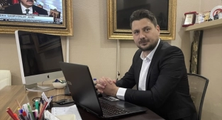 Depremde telefonu kapanınca yakınlarına ulaşamayan kişiye üretici firmadan tazminat