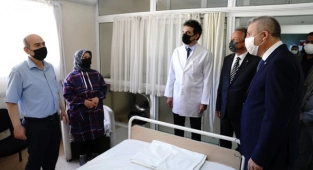 Göğüs boşluğundan 5 kilo ve 35 santimlik dev tümör çıkarıldı