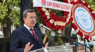 Gültepe’de  anlamlı çelenk töreni