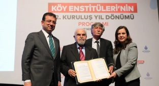 İmamoğlu ve Çalkaya Aydınlana Onur Ödülü verdi