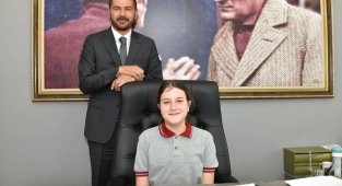 Irmak Akyar, Foça Belediyesi Başkanlık Makamında