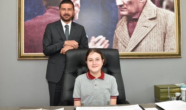 Irmak Akyar, Foça Belediyesi Başkanlık Makamında