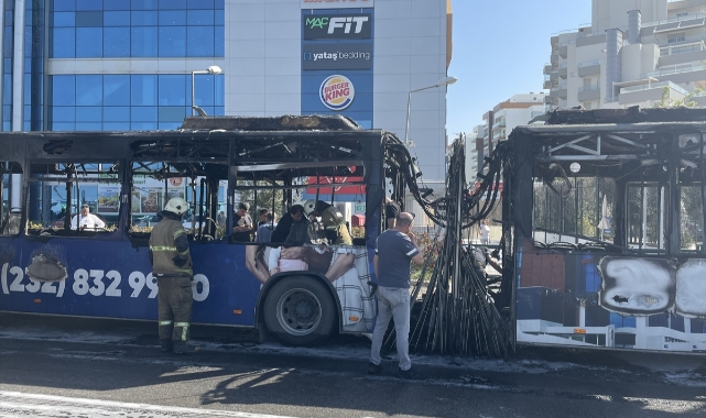 İzmir'de belediye otobüsü yandı