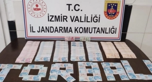 İzmir'de yazılım açığını kullanarak ATM'den para çeken şüpheli yakalandı