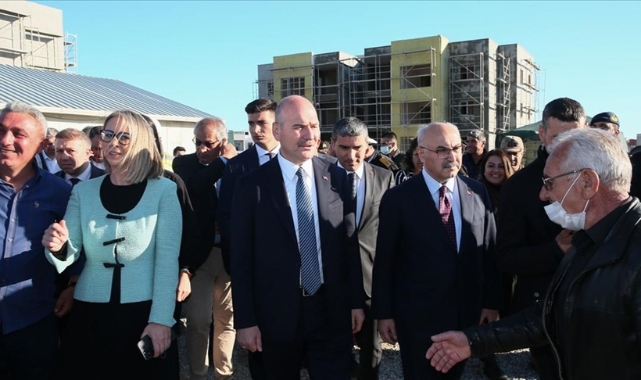 İzmir'deki TOKİ konutlarında incelemede bulundu