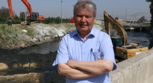 İzmir Körfezi'nde kötü kokunun derelerdeki betondan kaynaklandığı iddiası