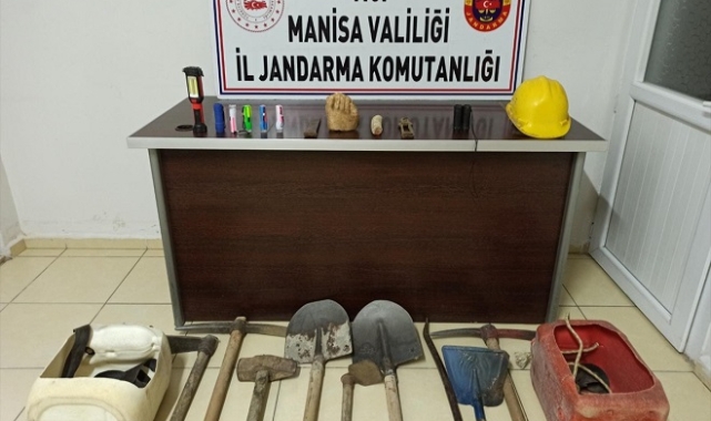 Manisa'da kaçak kazı yapan 7 kişi yakalandı
