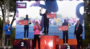 Maraton İzmir’de yeniden rekor