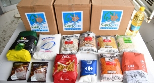 Narlıdere’de Erzak Dağıtımı Yapılıyor