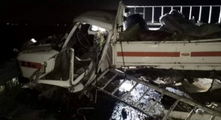 Otomobilin kamyonete çarpması sonucu 1 kişi yaralandı