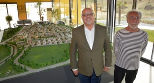 Tan Urla, Ege Köy Yaşamını ve Modern Mimariyi Buluşturuyor