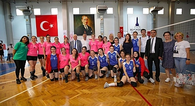 3 ilçenin şampiyonu Bayraklı oldu