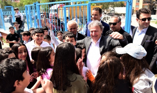 Başkan İduğ işçilerle el ele