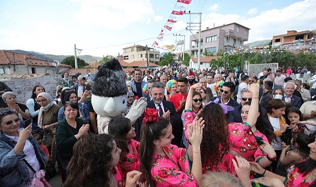 Bayraklı ‘baharı’ coşkuyla karşıladı