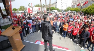 Bayraklı’da 1 Mayıs coşkusu
