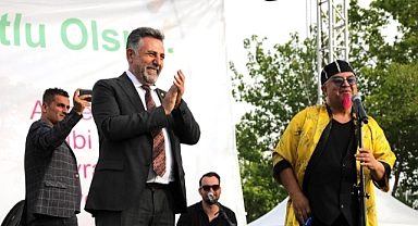 Bayraklı’da annelere özel kutlama
