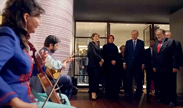 Cumhurbaşkanı Erdoğan, Türk Müziği Tarihi Sergisi'ni gezdi