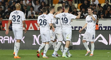 Fenerbahçe sezonu farklı galibiyetle kapattı