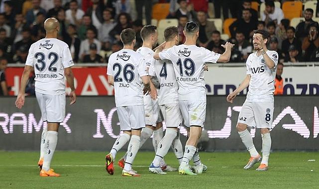 Fenerbahçe sezonu farklı galibiyetle kapattı