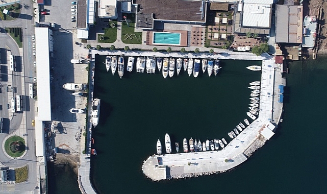 İzmirlilerin gözdesi mavi bayraklı “İzmir Marina”
