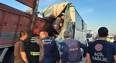 Manisa'da işçi otobüsü kaza yapta 1 ölü 29 yaralı