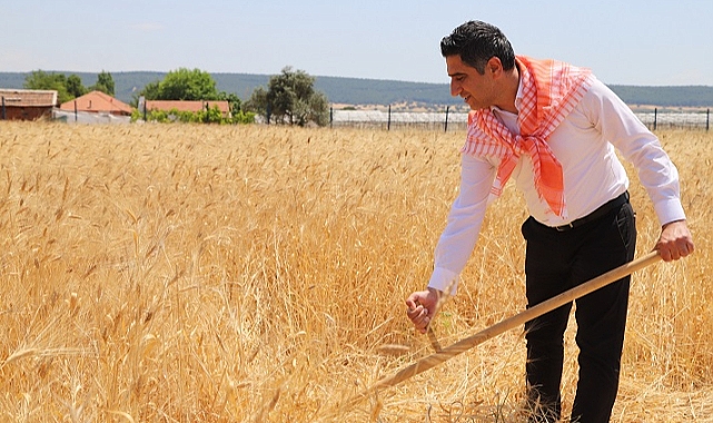 Menderes Belediyesinden çiftçiye destek