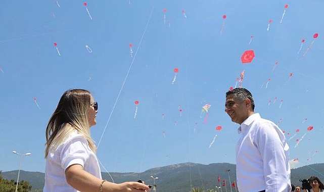 Menderes’te gökyüzü uçurtmalarla renklendi