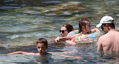 Pamukkale'yi 4 ayda 240 bin ziyaretçi gezdi
