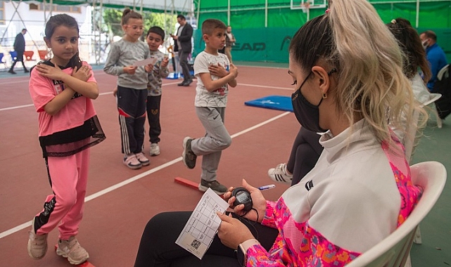 Sportif yetenek ölçümleri için mobil hizmet